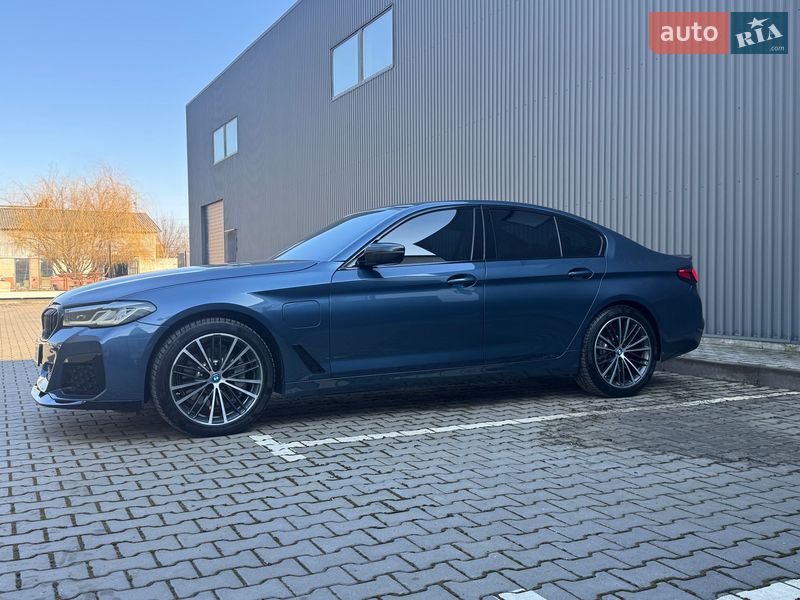 Седан BMW 5 Series 2022 в Черновцах