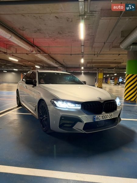 Седан BMW 5 Series 2018 в Нововолынске