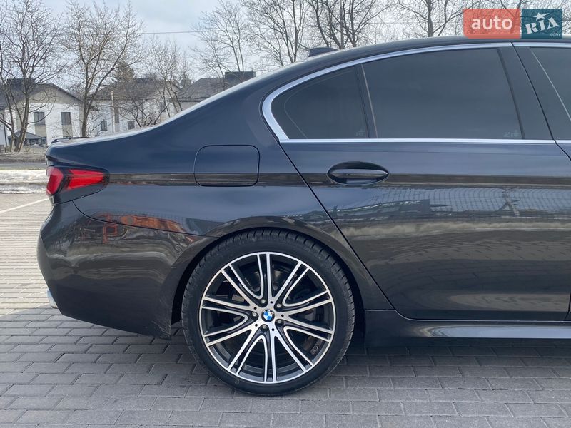 Седан BMW 5 Series 2017 в Ровно