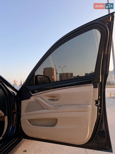 Седан BMW 5 Series 2012 в Каменец-Подольском