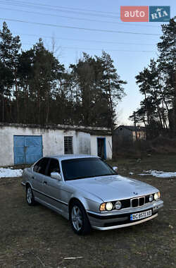 Седан BMW 5 Series 1991 в Радивиліві
