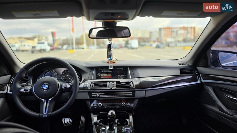 Седан BMW 5 Series 2015 в Чернівцях