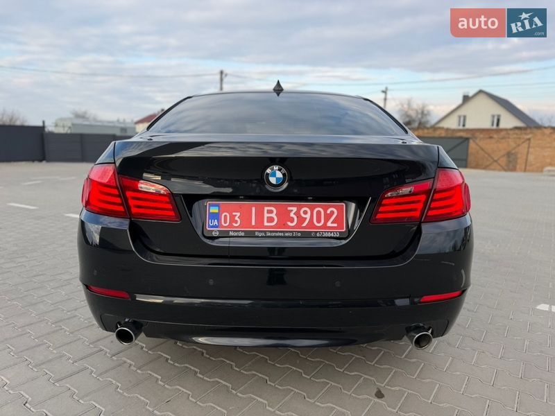 Седан BMW 5 Series 2012 в Дубні