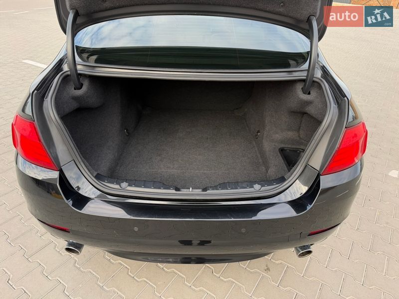Седан BMW 5 Series 2012 в Дубні