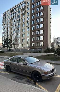Седан BMW 5 Series 1998 в Киеве
