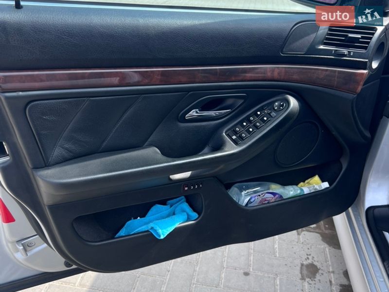 Седан BMW 5 Series 2003 в Авангарде