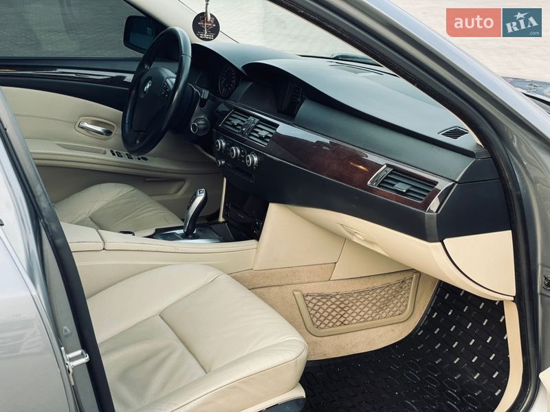 Седан BMW 5 Series 2009 в Кореці