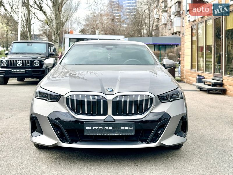 Седан BMW 5 Series 2023 в Киеве