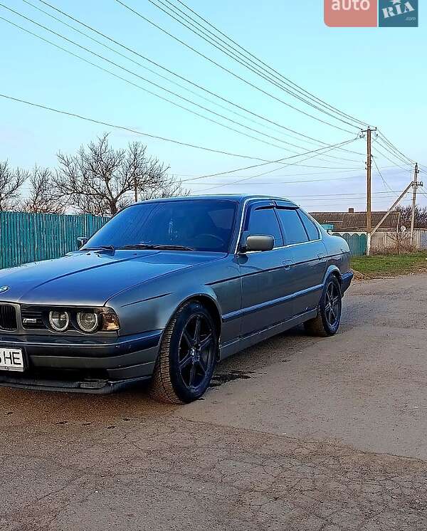 Седан BMW 5 Series 1990 в Очакове