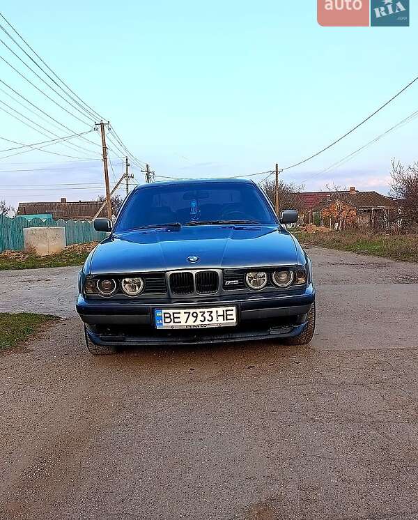 Седан BMW 5 Series 1990 в Очакове