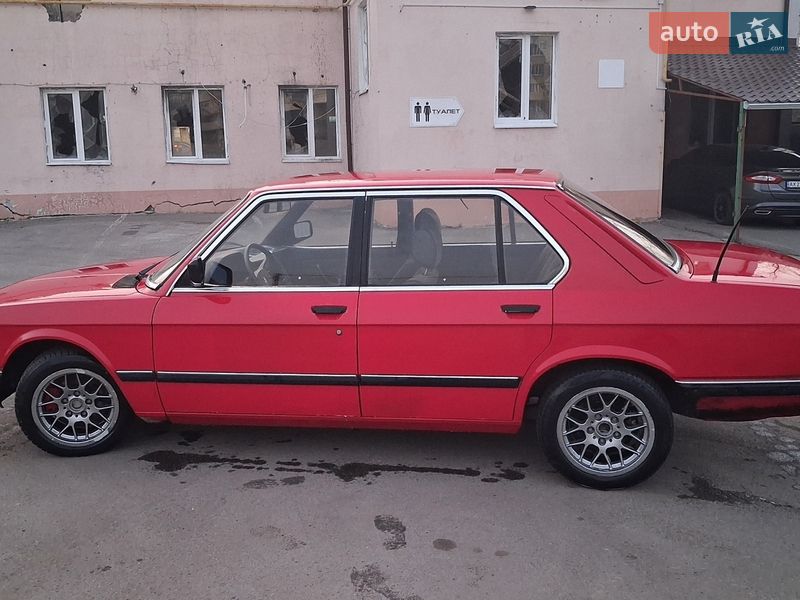 Седан BMW 5 Series 1983 в Харькове