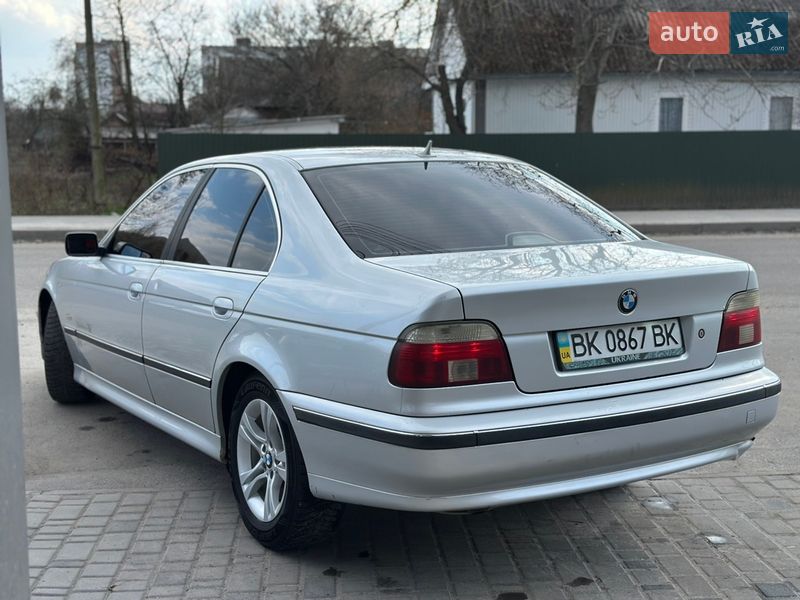 Седан BMW 5 Series 2000 в Звягеле
