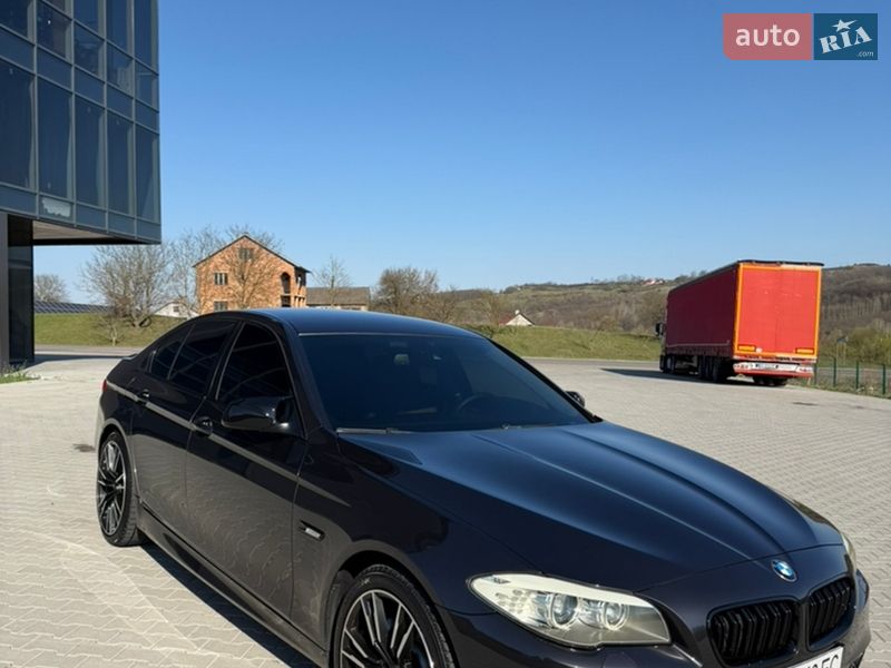 Седан BMW 5 Series 2012 в Чернівцях