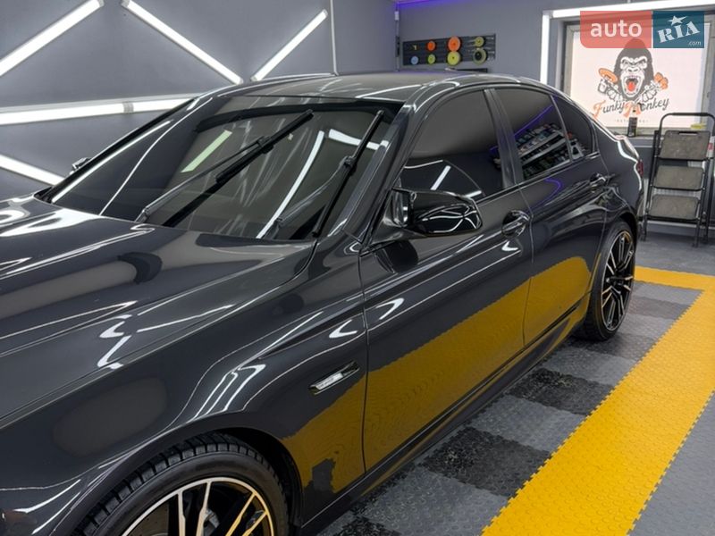 Седан BMW 5 Series 2012 в Чернівцях