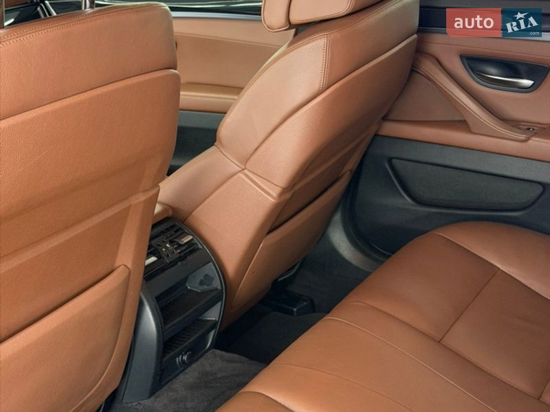 Седан BMW 5 Series 2012 в Чернівцях