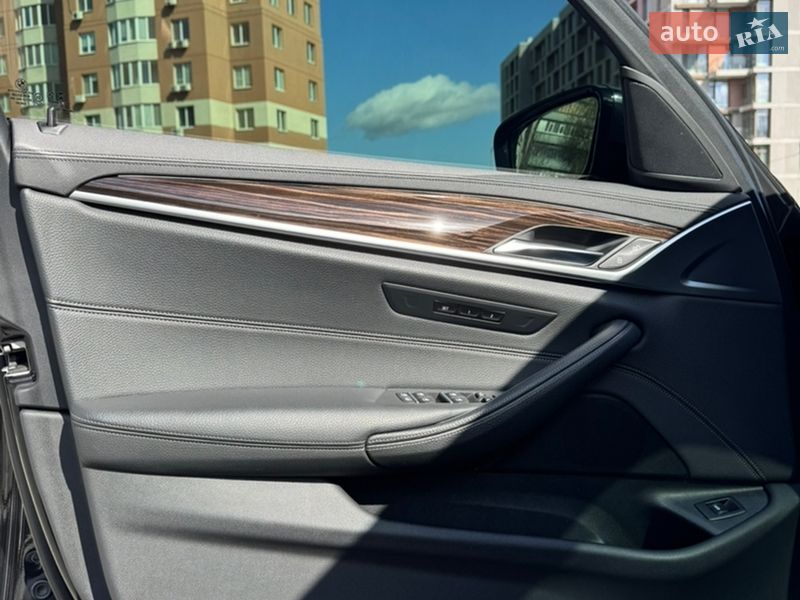 Седан BMW 5 Series 2019 в Дніпрі