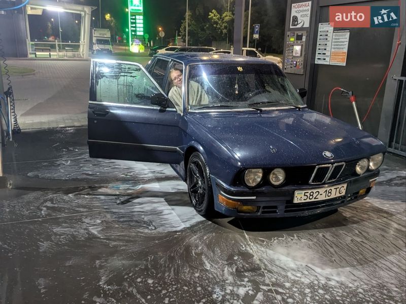 Седан BMW 5 Series 1985 в Львове