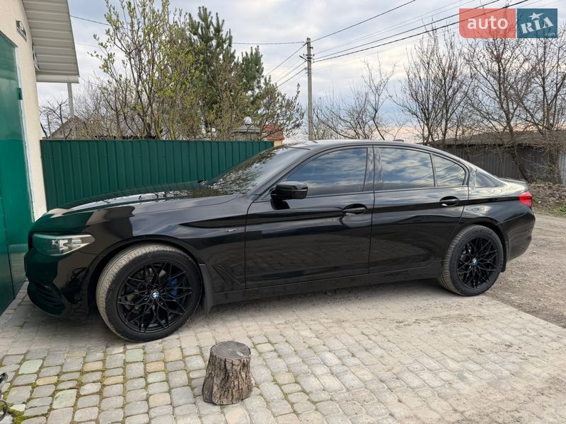 Седан BMW 5 Series 2017 в Чемеровцах