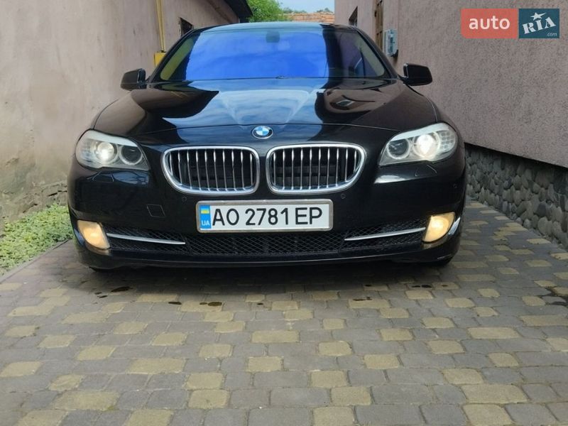 Седан BMW 5 Series 2012 в Чинадиево