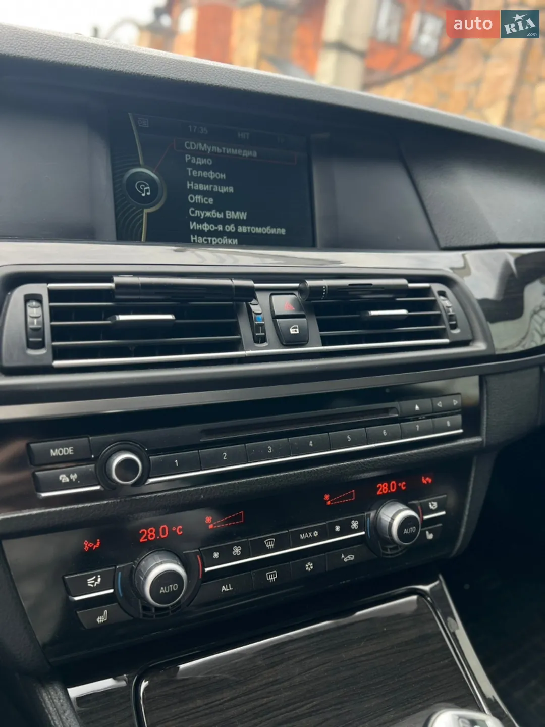 2011 BMW 5er - мініатюра 10