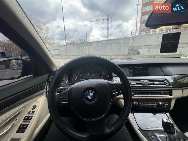 Седан BMW 5 Series 2011 в Вишневом фото 26 Седан BMW 5 Series 2011 в Вишневом