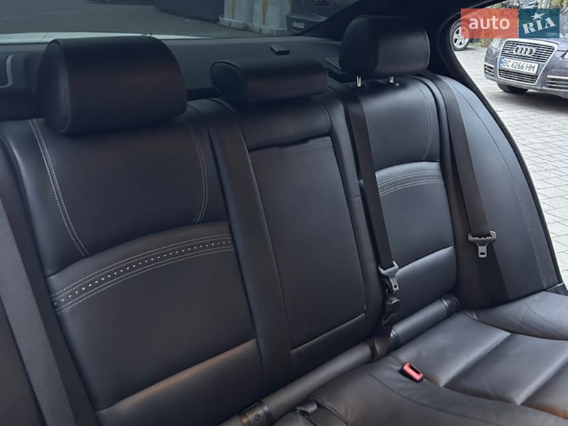 Седан BMW 5 Series 2015 в Львові