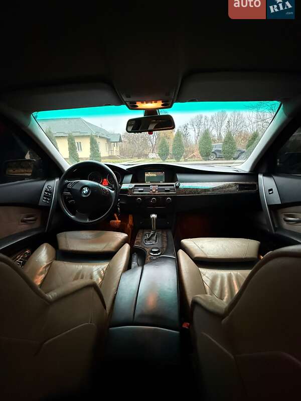 Седан BMW 5 Series 2003 в Остроге