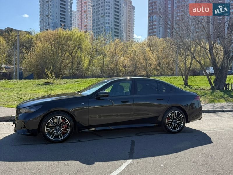 Седан BMW 5 Series 2025 в Киеве фото 36 Седан BMW 5 Series 2025 в Киеве