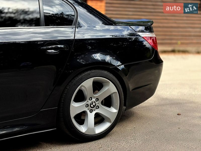 Седан BMW 5 Series 2005 в Вараше