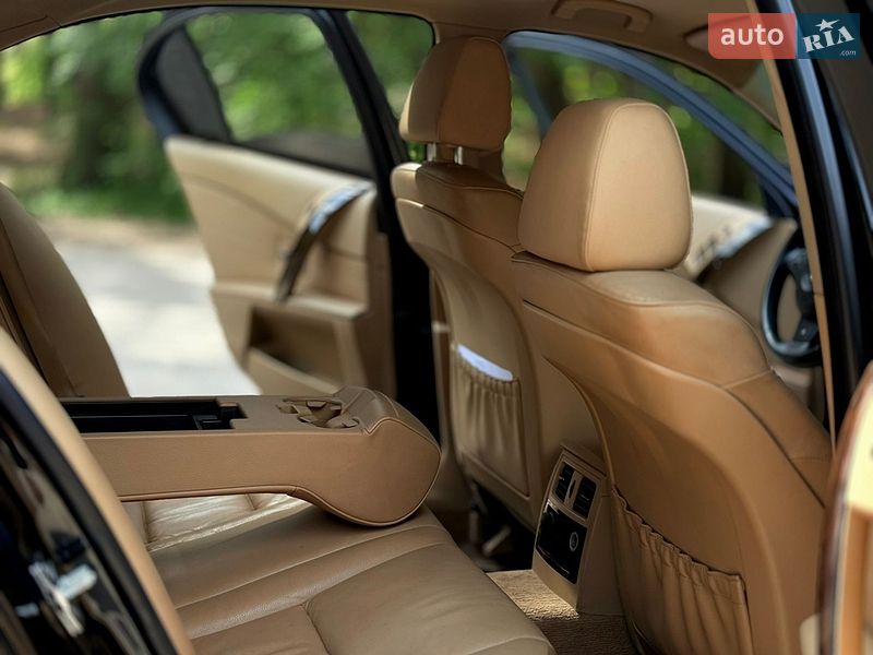 Седан BMW 5 Series 2005 в Вараше