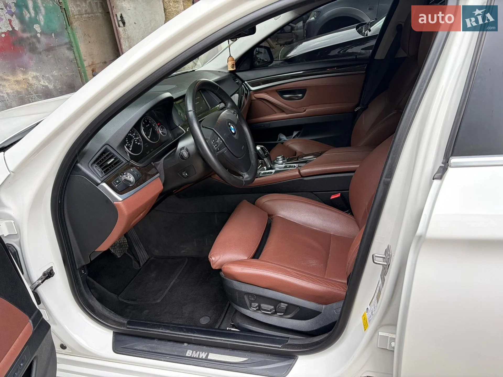2012 BMW 5er - мініатюра 18