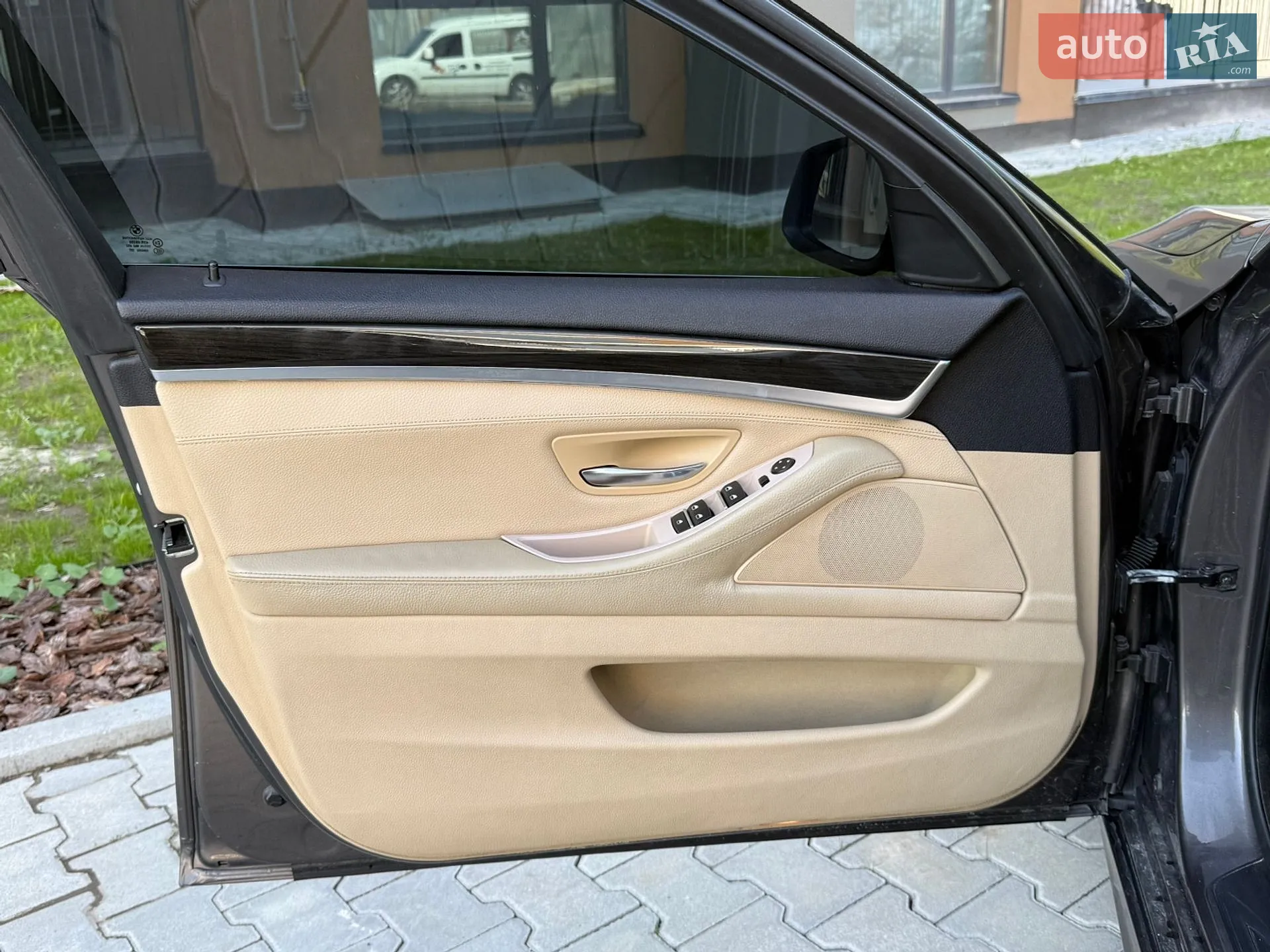 2010 BMW 5er - мініатюра 21