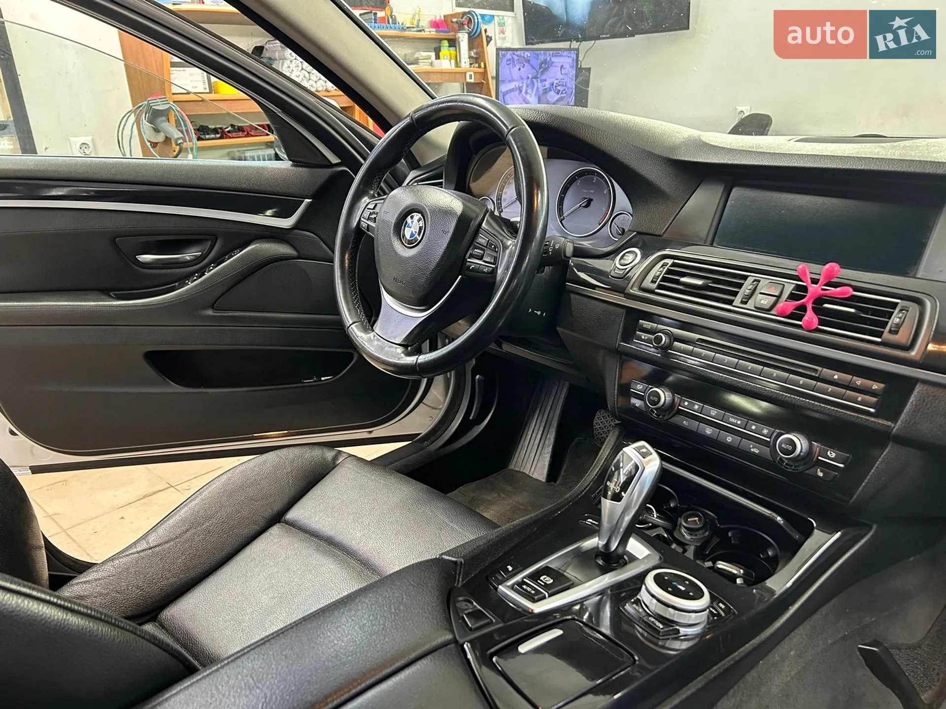2011 BMW 5er - мініатюра 21
