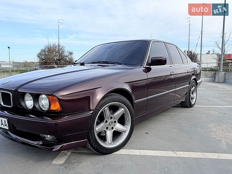 Седан BMW 5 Series 1994 в Киеве