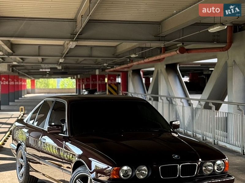 Седан BMW 5 Series 1994 в Киеве