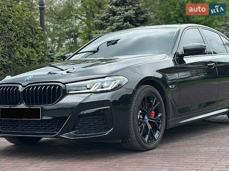 BMW 5 Series 2022 VIN WBA13AG08PCM36169 фото оголошення 2 з 102