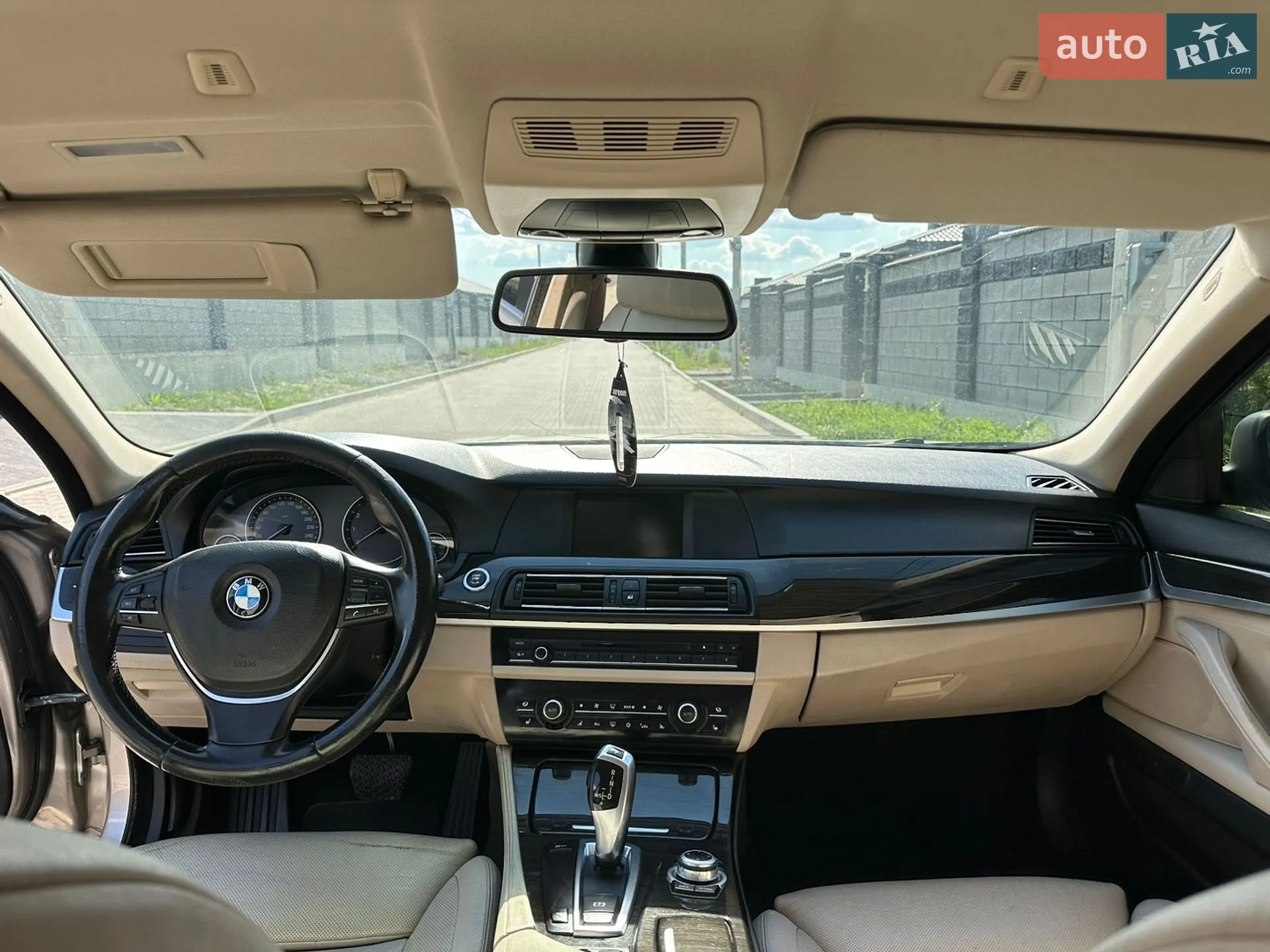 2010 BMW 5er - мініатюра 12