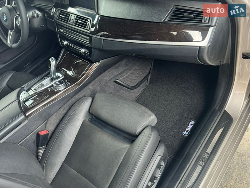 Седан BMW 5 Series 2013 в Цумани