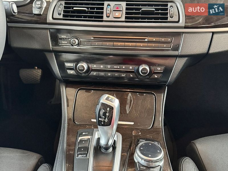 Седан BMW 5 Series 2013 в Цумани