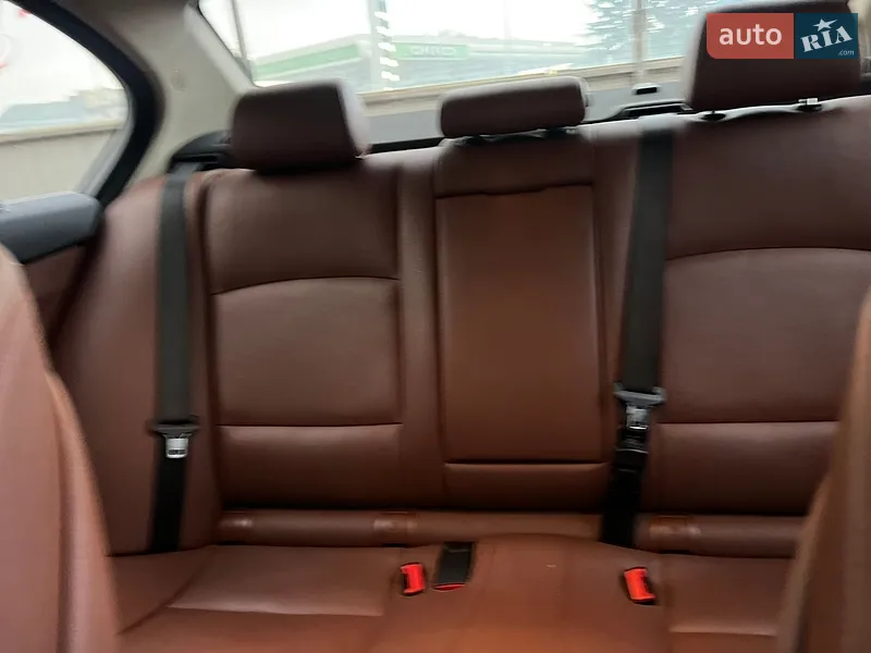 BMW 5 Series 2016 VIN WBA5A7C51GG642390 фото оголошення 33 з 103