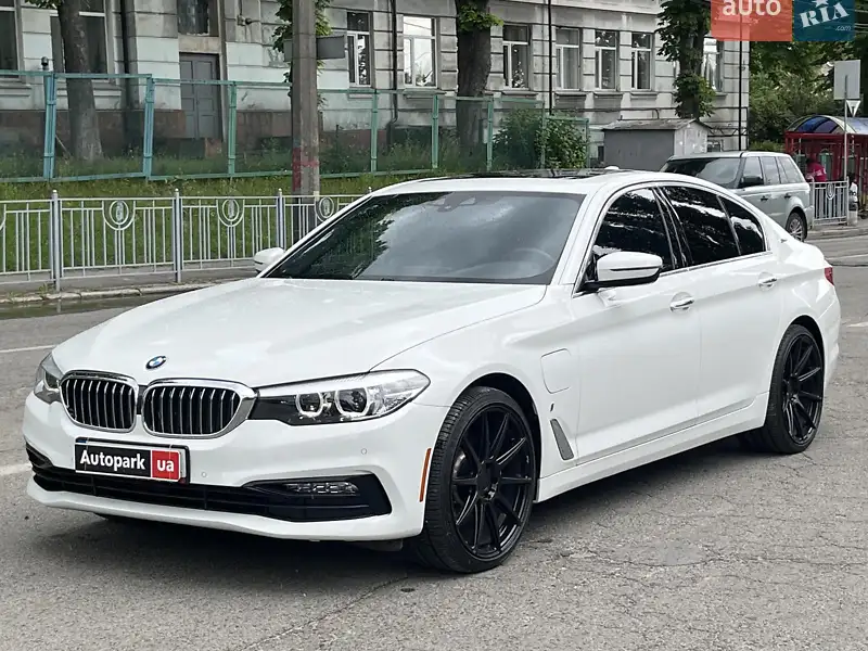 BMW 5 Series 2019 VIN WBAJE7C55KWW25433 фото оголошення 26 з 68