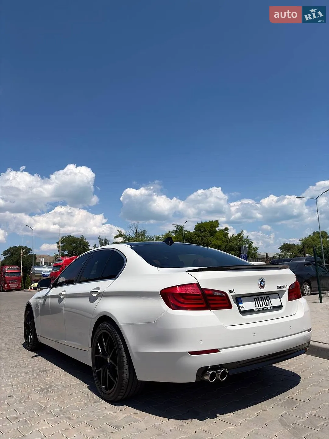 2010 BMW 5er - мініатюра 2