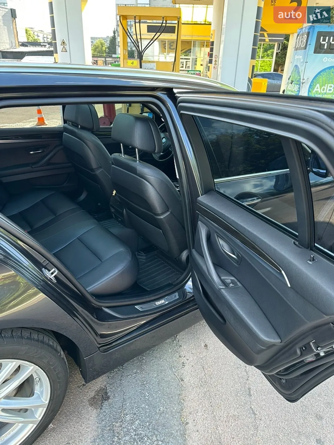 BMW 5 Series 2015 VIN WBA5K31030GN99853 фото оголошення 14 з 31