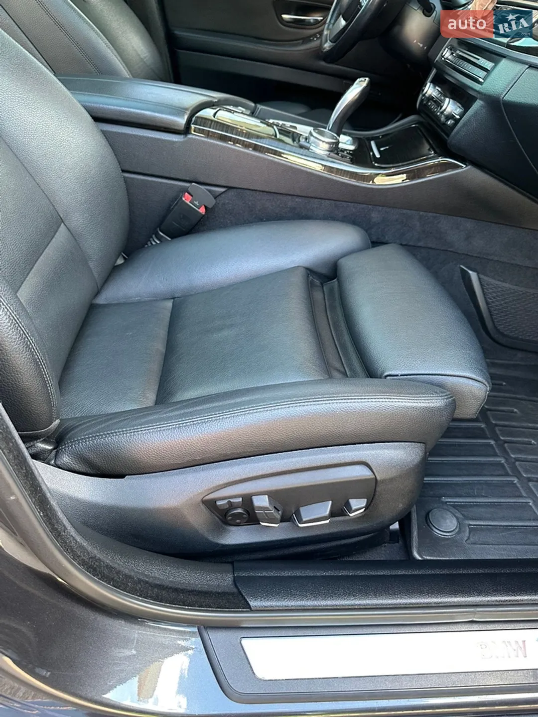 BMW 5 Series 2015 VIN WBA5K31030GN99853 фото оголошення 20 з 31