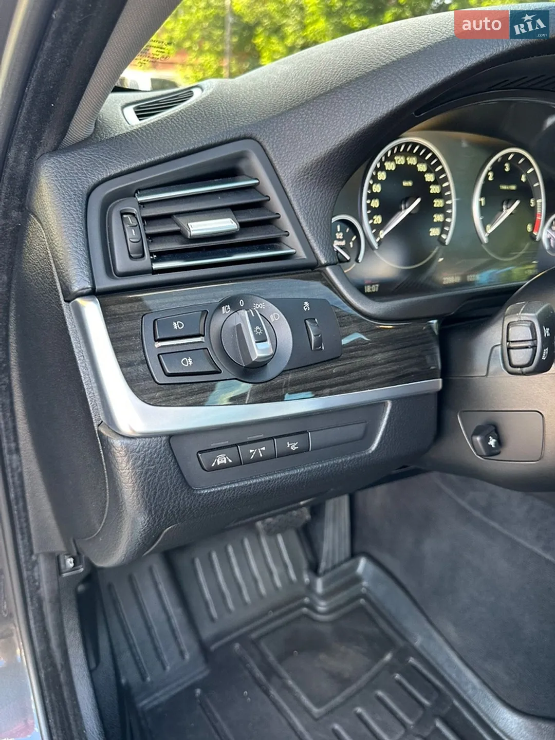 BMW 5 Series 2015 VIN WBA5K31030GN99853 фото оголошення 24 з 31