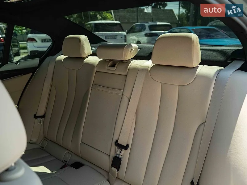 BMW 5 Series 2019 VIN WBAJA9C50KB392639 фото оголошення 37 з 81