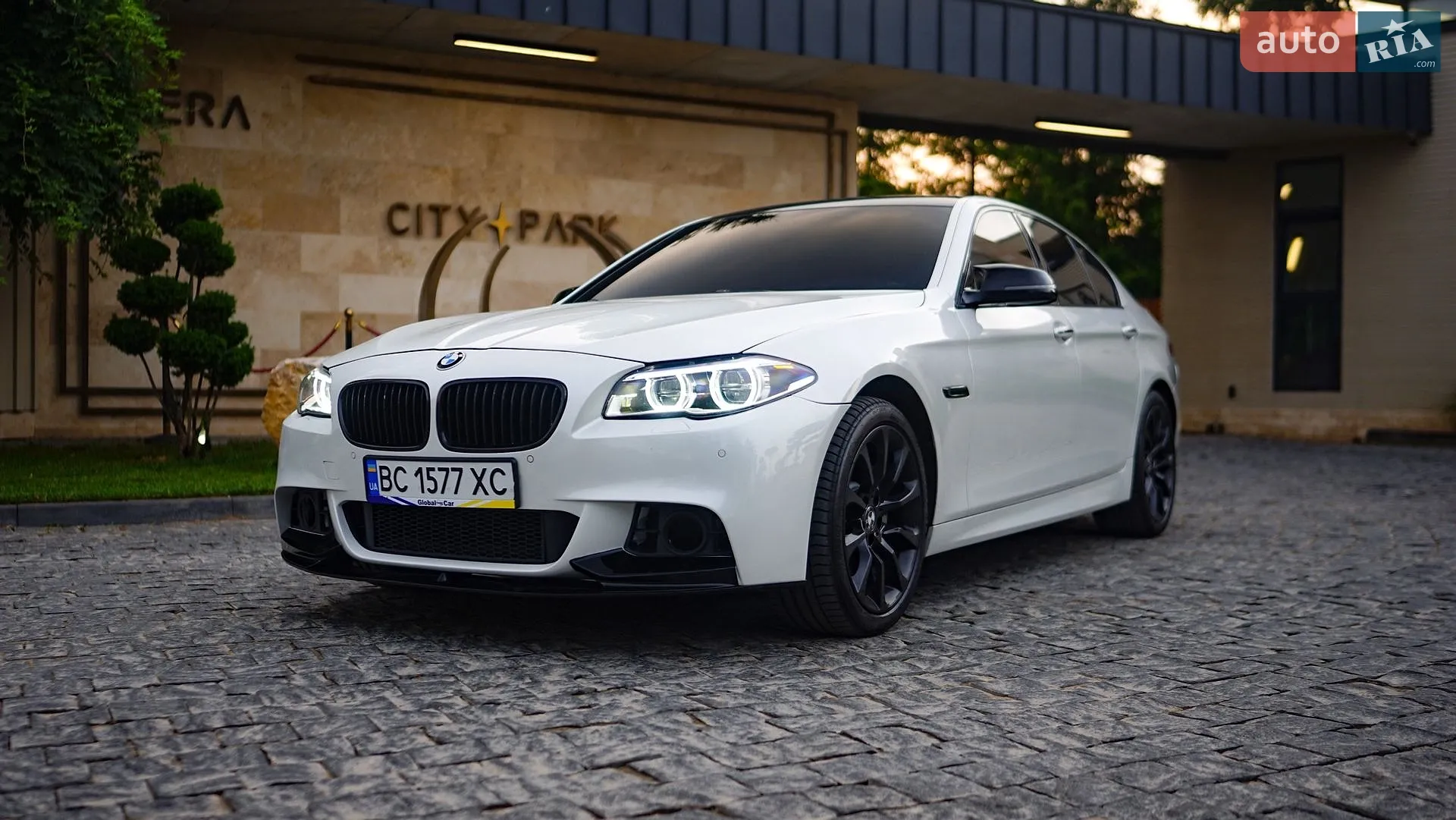 2013 BMW 5er - мініатюра 2
