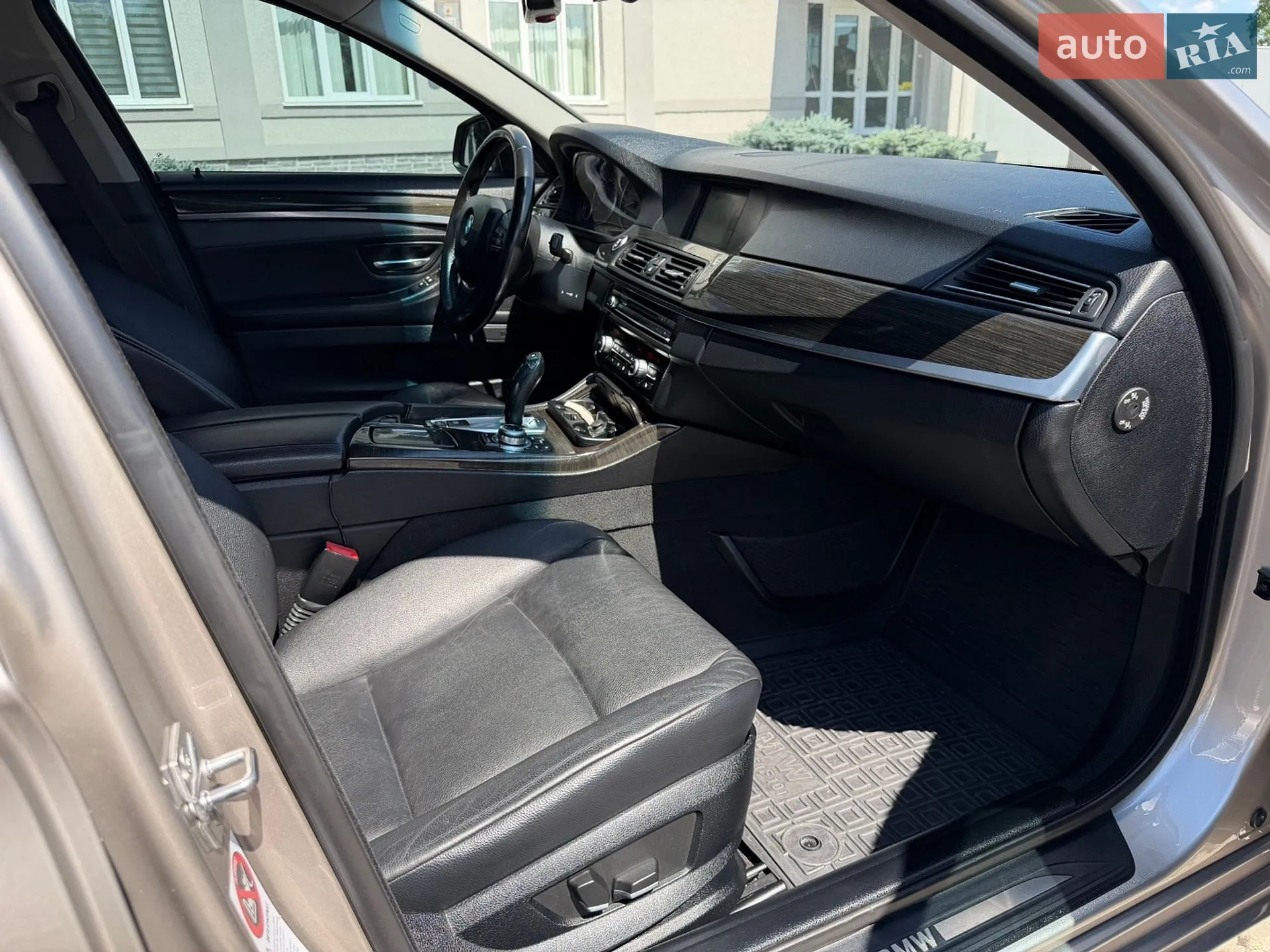 2010 BMW 5er - мініатюра 17