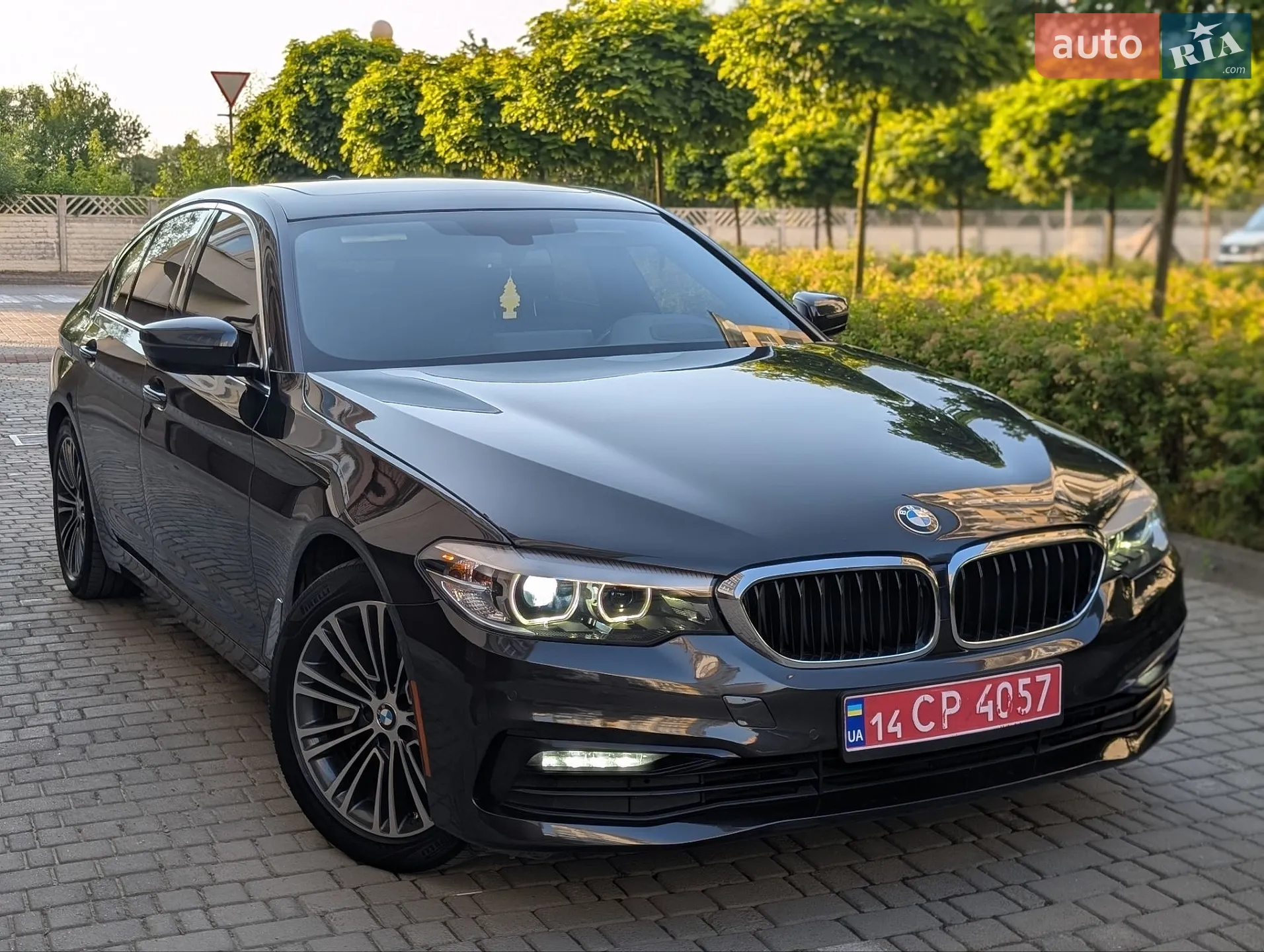 BMW 5 Series 2017 VIN WBAJA5C35HG894016 фото оголошення 12 з 86