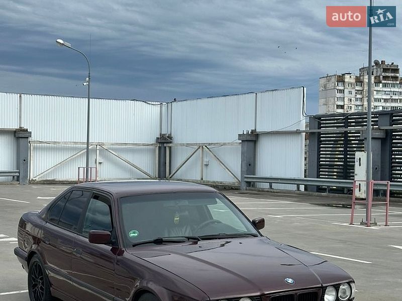 Седан BMW 5 Series 1993 в Киеве